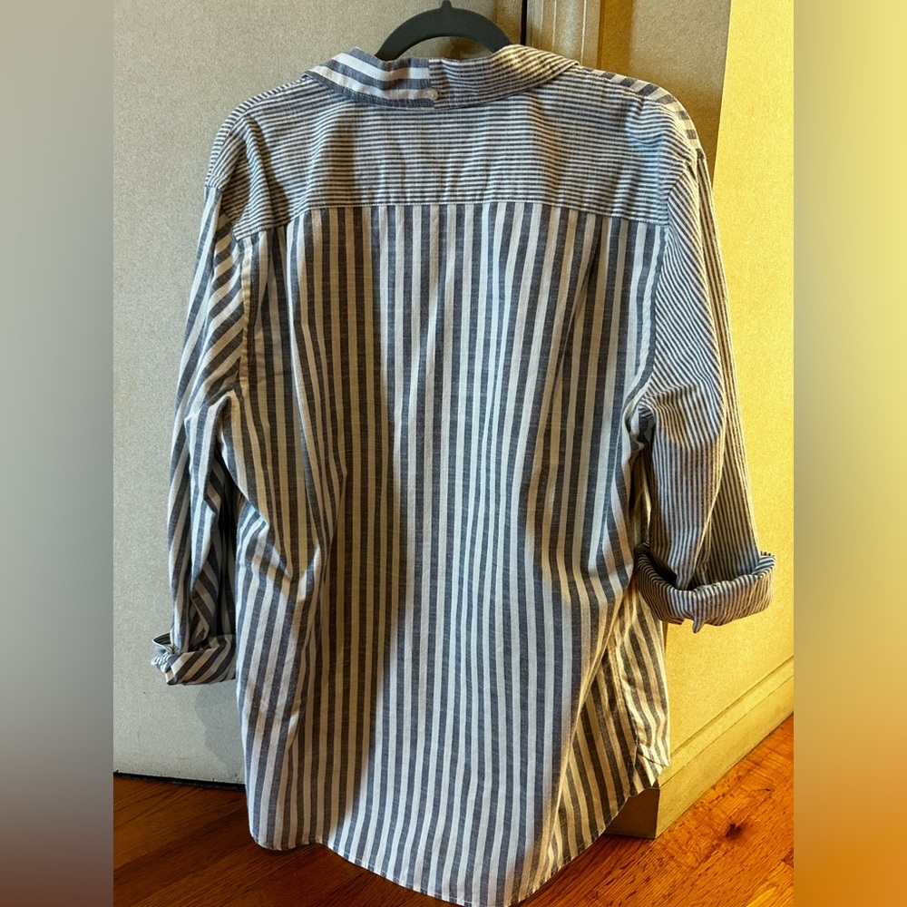 Joe’s button down - Picture 6 of 6